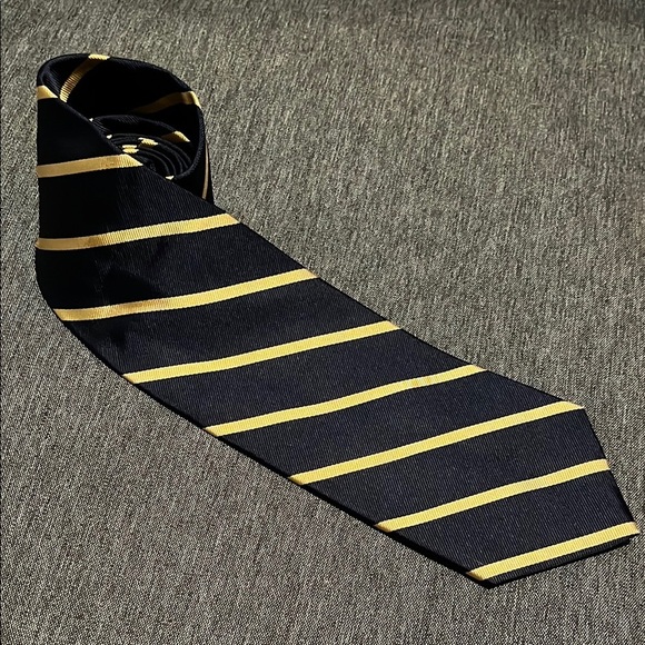 Brooks Brothers Pure Silk Navy Gold Tie - Picture 1 of 4